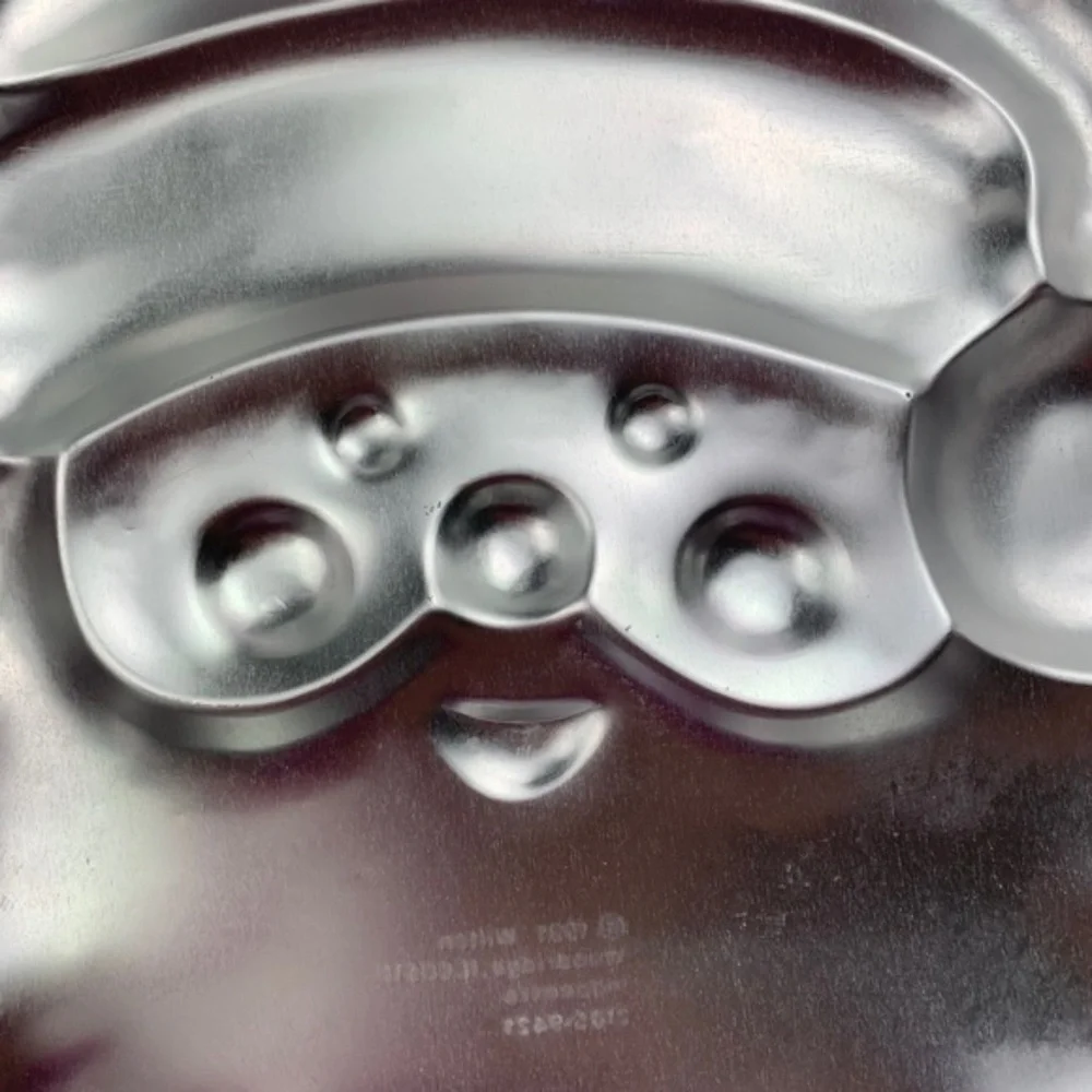 Wilton 1991 Santa cake pan - Picture 9 of 12